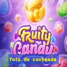 foto de cacheada no espelho